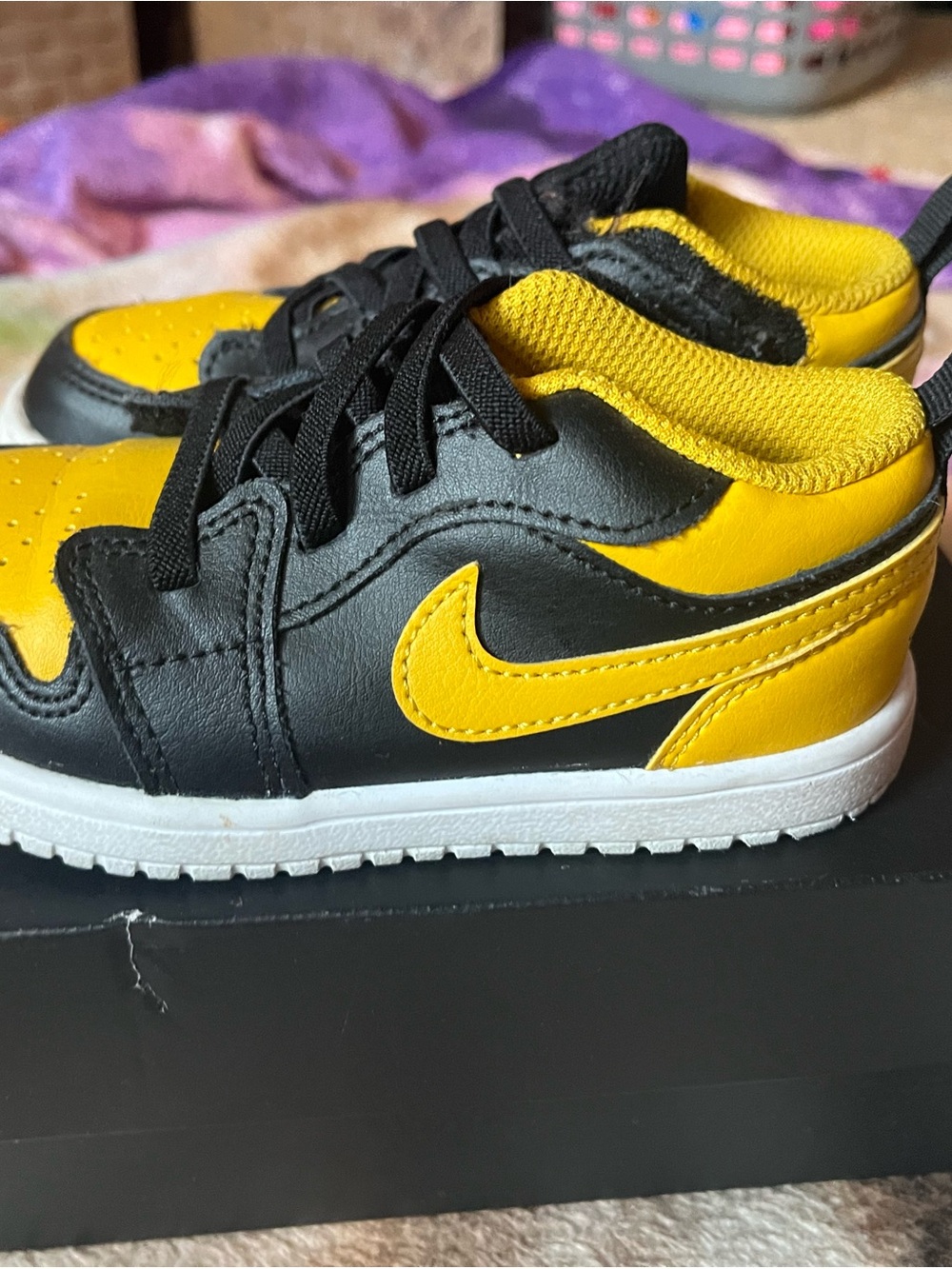 Nike Kids Black and Yellow Low-Top Sneakers